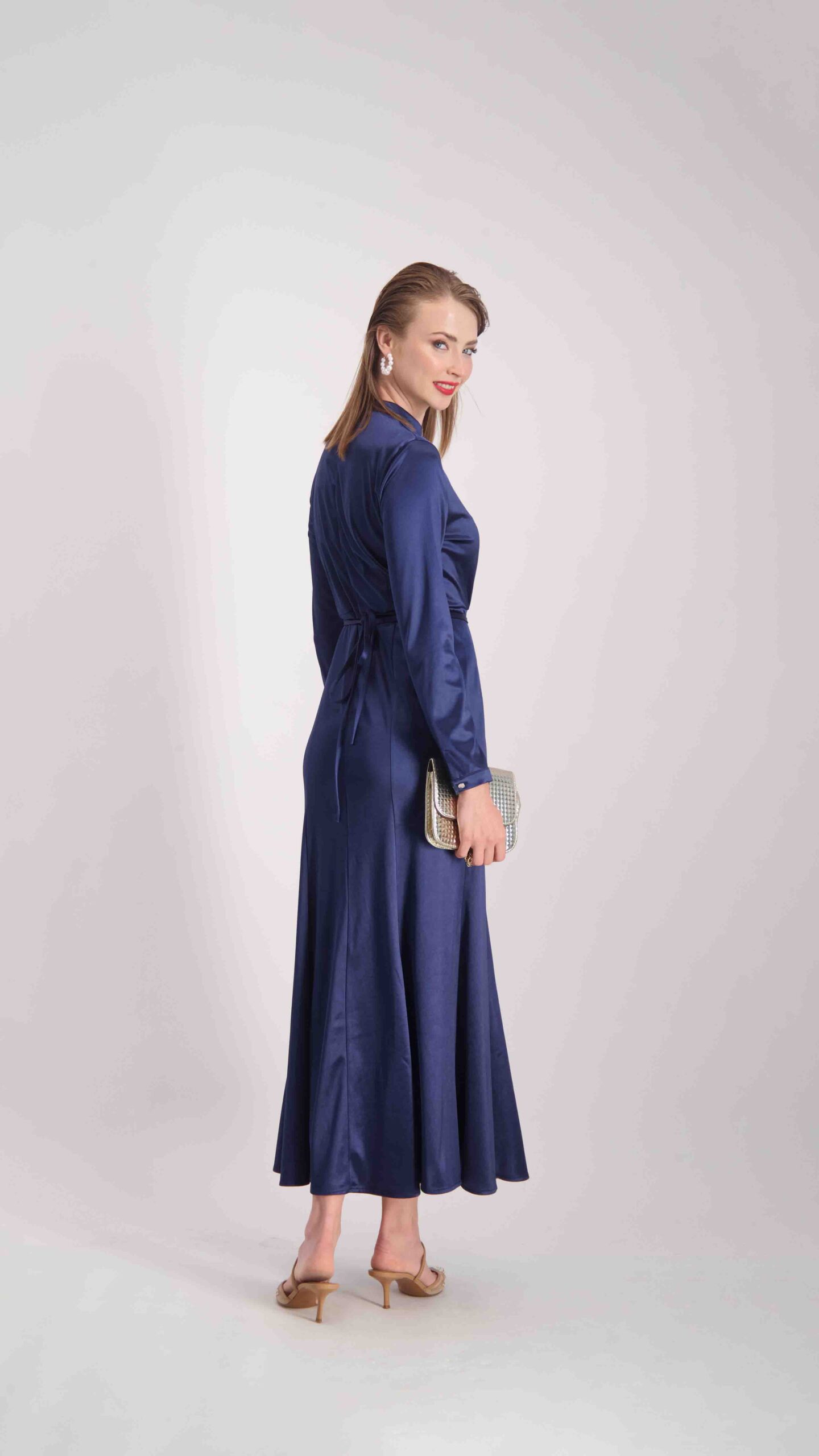 שמלת אדל מקסי נייבי – תמונה 4