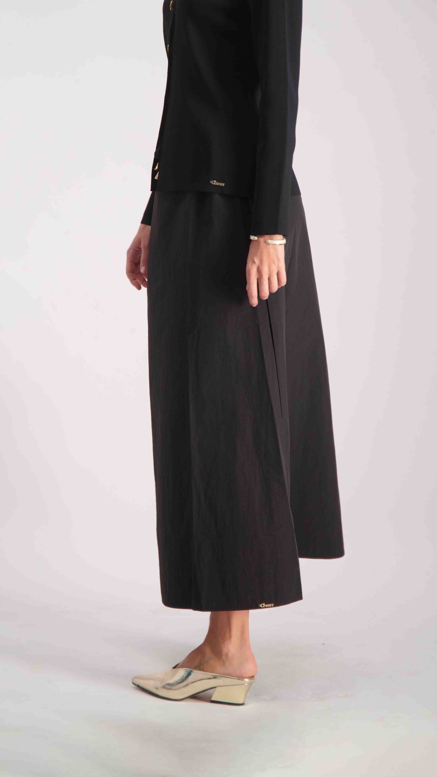 חצאית אור שחור – תמונה 4