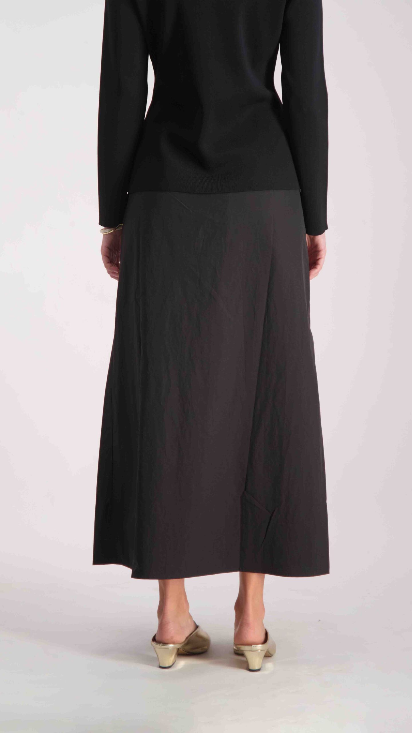 חצאית אור שחור – תמונה 3