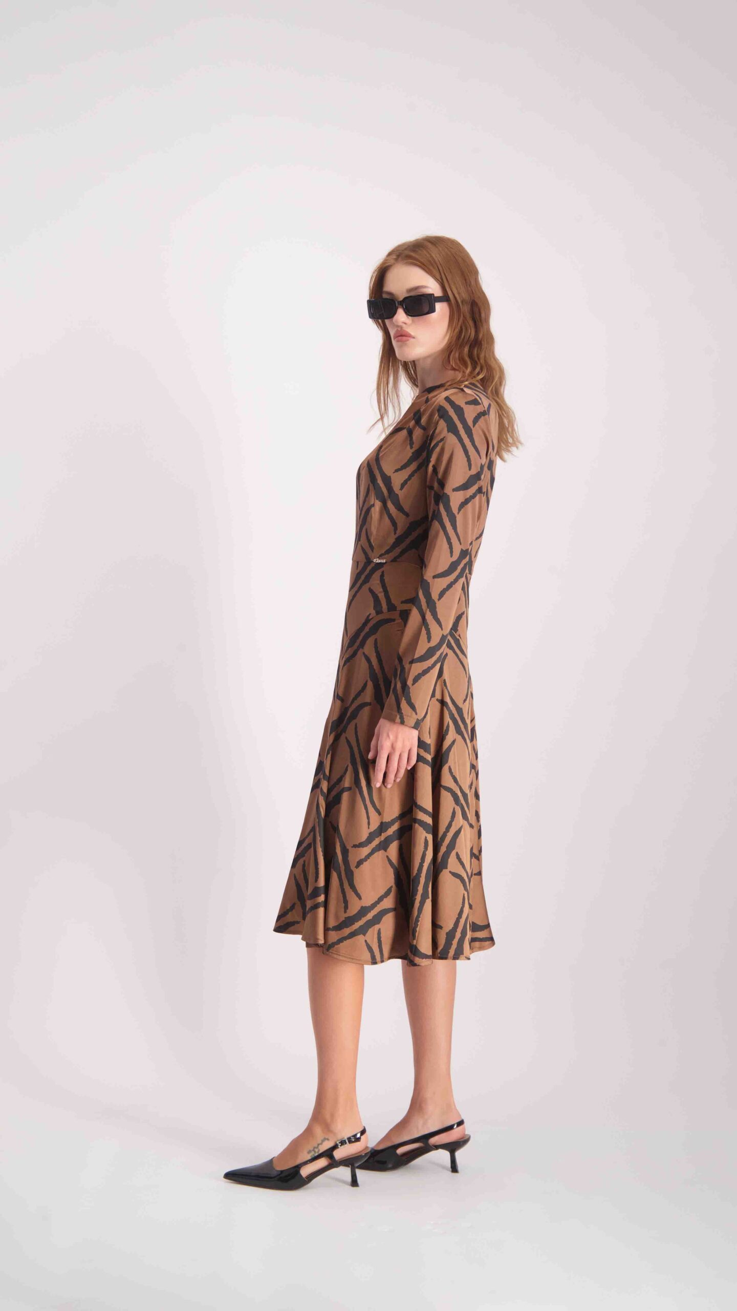 שמלת מאיה חום – תמונה 4