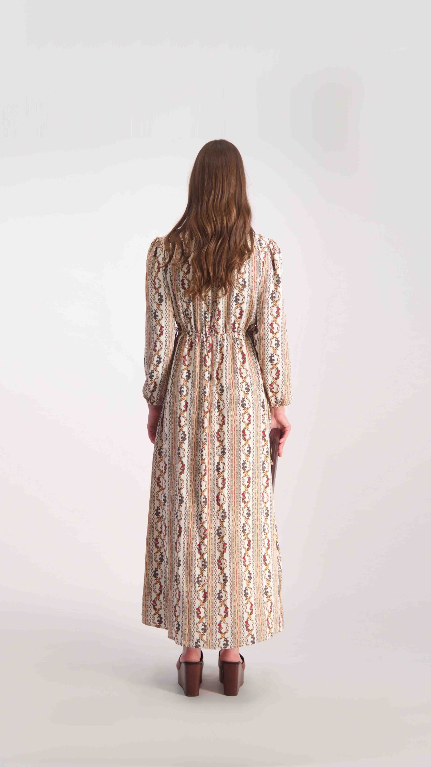 שמלת נוי קרם – תמונה 3